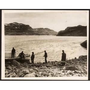 The B.A.N.Z. Antarctic Expedition: Official original photograph…