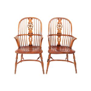 Pair of Windsor chairs late 19th century, yew and elm, spindle&hellip;