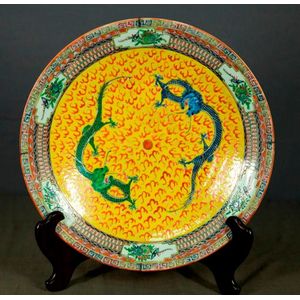 Dragon-decorated Chinese famille rose porcelain charger - Ceramics ...