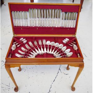 Vintage Sheffield silver plated cutlery set for 12 in Queen…