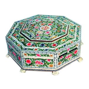 A c.1900 decorative Vizagapatam ivory octagonal lidded box,…