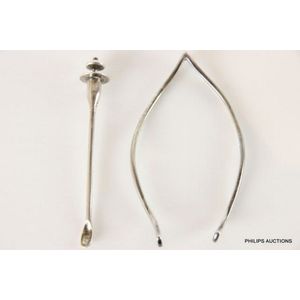A Victorian sterling silver snuff spoon and a later sterling…