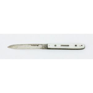 A George V sterling silver pen knife, with mother-of-pearl…