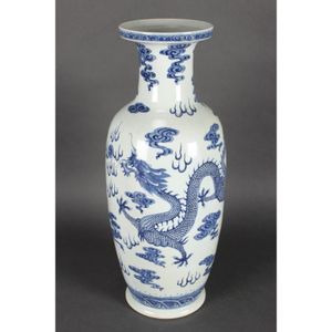 Chinese Ceramics Blue And White Vases Price Guide And Values