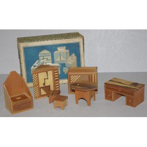 Set of Japanese miniature dolls house furniture, with Mount…