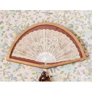 Vintage hand-held French and English lady's fans - price guide and values