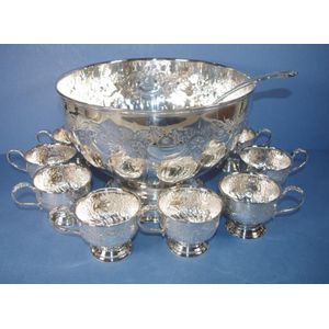 English silver plated punch set, comprising large bowl, 8 cups…