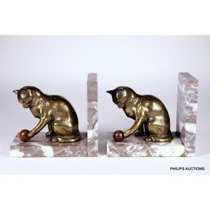 A pair of Art Deco cat bookends, circa 1930s, in pewter and…