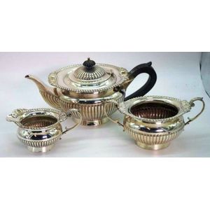 Hardy Bros Ltd three piece silver plate tea set, comprising of…