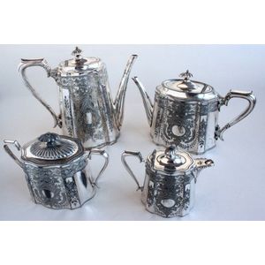 Edwardian silver plate tea set, comprising coffee pot, tea pot,…