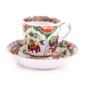 18th century Worcester tea and coffee cups and cans, and trios