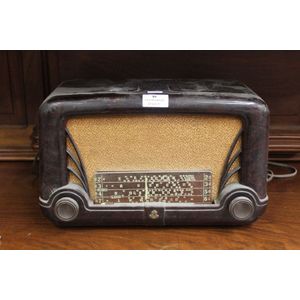 Art Deco estate radio, 23 cm high, 37 cm wide, 19 cm deep