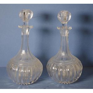 Pair of mid Victorian cut glass globe decanters, 28.5 cm high