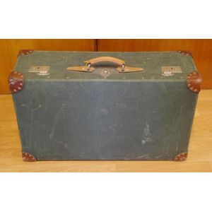Vintage Harrods suitcase with leather corners, 76 cm wide