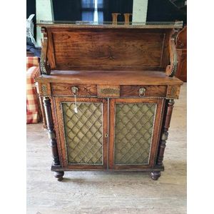 An outstanding Regency rosewood chiffonier. Having brass inlay…