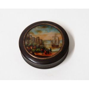 An early 19th century pressed horn and painted scene snuff box,…
