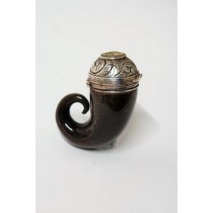 An early 19th century silver and ram's horn Scottish snuff mull,…