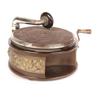A German vintage 'Selectaphon' Gramophone, no.2472. Circular…
