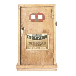 A vintage English stereoscope arcade machine C. 1920s, battery…