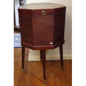 George III English mahogany cellarette, octagonal shape, with&hellip;