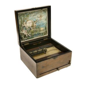 Early Polyphon. Takes 8 and a quarter inch discs. Running but…