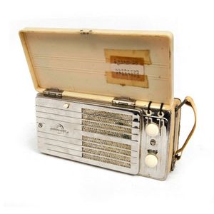 1950's Astor portable Valve Radio. Cream Bakelite & chrome body.