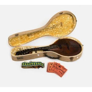 Cased Gibson Junior mandolin. Label to interior indicates maker…