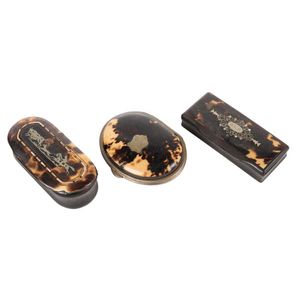 Two tortoiseshell and horn snuff boxes and a purse, 19th…