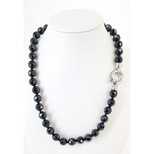 A faceted onyx and silver necklace. Length 45 cm.