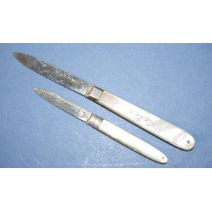 Two various antique MoP handled pocket knives, each with mother…