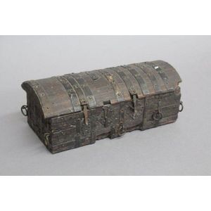 French trinket box in the form of a dome trunk, 8 cm high, 21…