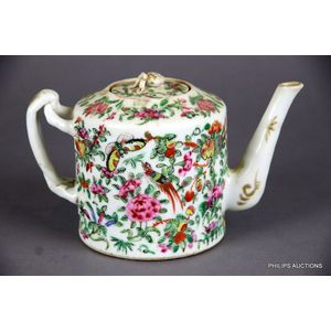 Vintage/Antique Xuande good Chinese Porcelain Teapot, hand-painted