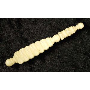 Antique carved ivory needle case with screw on top, 8.7 cm long.