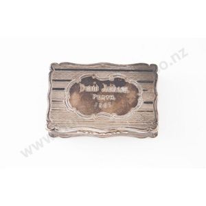 Victorian sterling silver snuff box, oblong shape with engine…