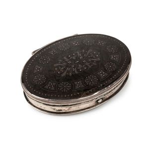A silver mounted tortoiseshell and silver pique snuff box,…