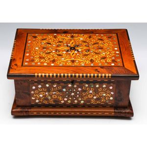 Australian specimen timber jewellery box, height 13 cm, width…