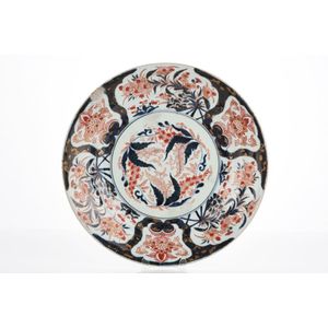 A Japanese Imari and gilt circular dish, 18th century, 36 cm&hellip;