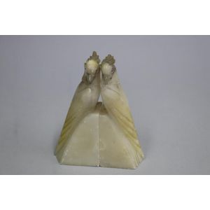 Pair of alabaster cockatoo book ends, each 13 cm high, (2)