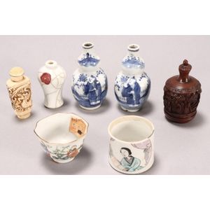 Quantity of Chinese porcelain and ivory, comprising carved&hellip;