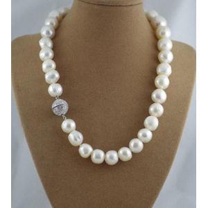 Screw Clasp Pearl Necklace - Necklace/Chain - Jewellery