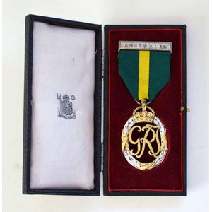 Rare Efficiency Decoration awarded to Australian Senior Officer ...