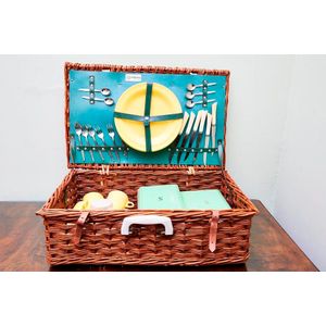 Wicker picnic basket, containing two Bakelite food containers,…