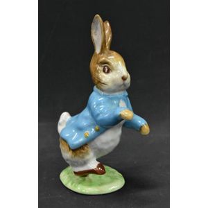 A Beswick Beatrix potter Peter rabbit figure, height 12 cm