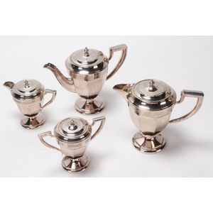 Art Deco silver plate coffee & tea service, by Lewbury,…