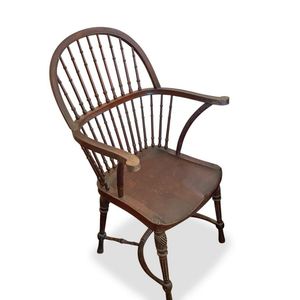 Two mid 19th century Windsor chairs, with curved backs and&hellip;