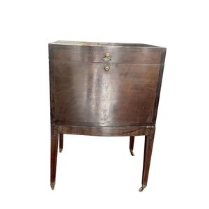 Late George III footed cellaret, in mahogany, with cross banded&hellip;