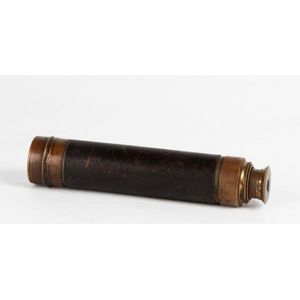 Spyglass: late 19th century brass & leather. 20 cm, extends to…
