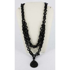A jet necklace and pendant, jet ring links with a carved floral&hellip;