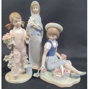 Floral Trio: Lladro Porcelain Figurines - Lladro and Nao - Ceramics