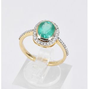 A Columbian emerald set ring, featuring an oval cut emerald of…